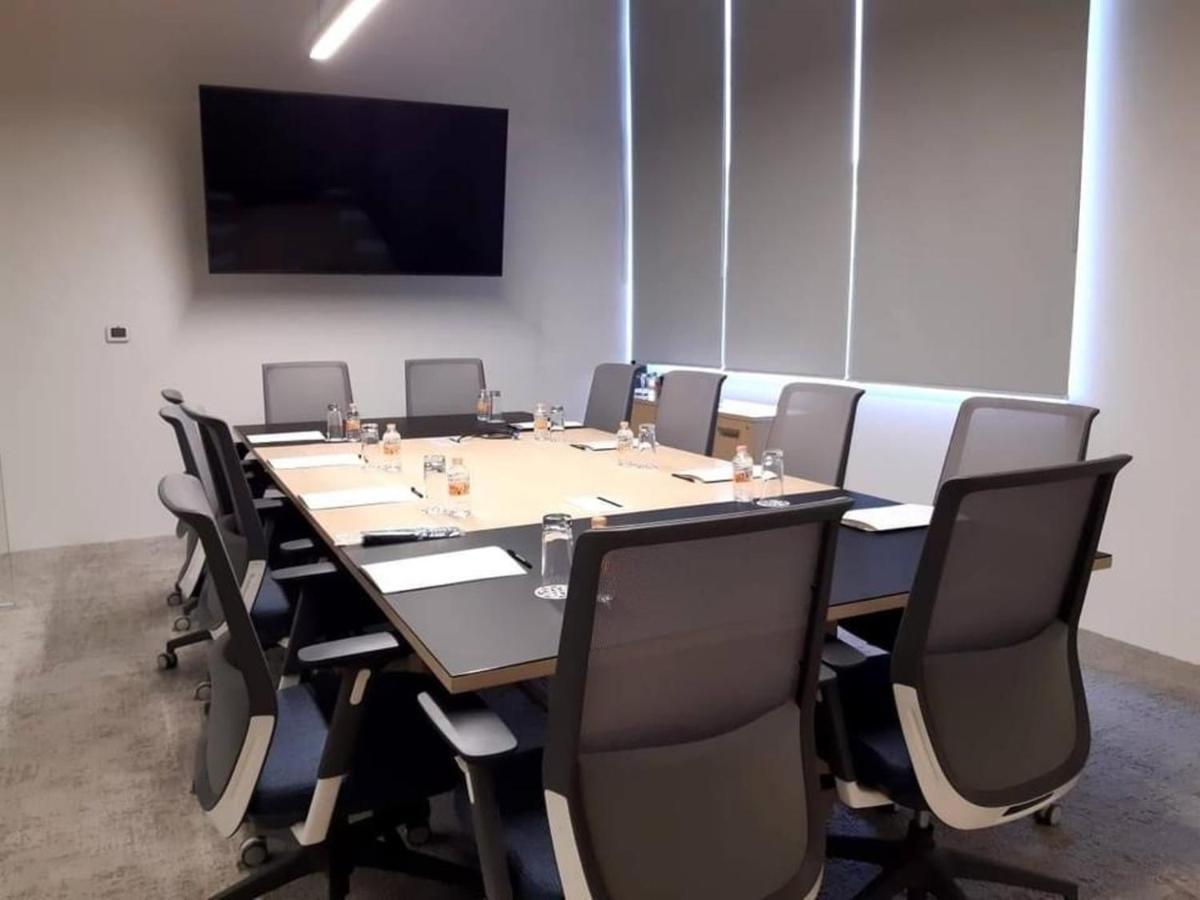 Готель Galeria Plaza San Jeronimo Мехіко Екстер'єр фото Boardroom at the headquarters of the International Centre for Missing & Exploited Children